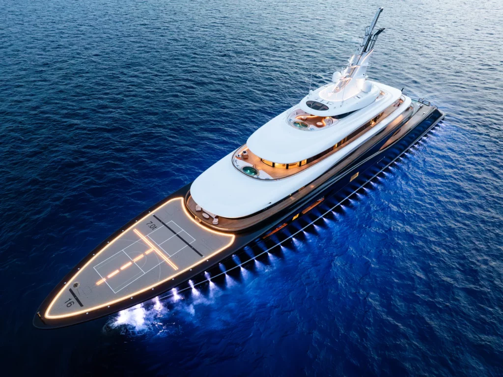 New-generation superyacht illustrating Blue Economy 2.0, integrating solutions for maritime transport decarbonization