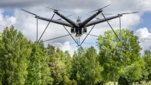 drone AirForestry en action dans une forêt dans l’écosystème woodtech pour la production de matériaux biosourcés