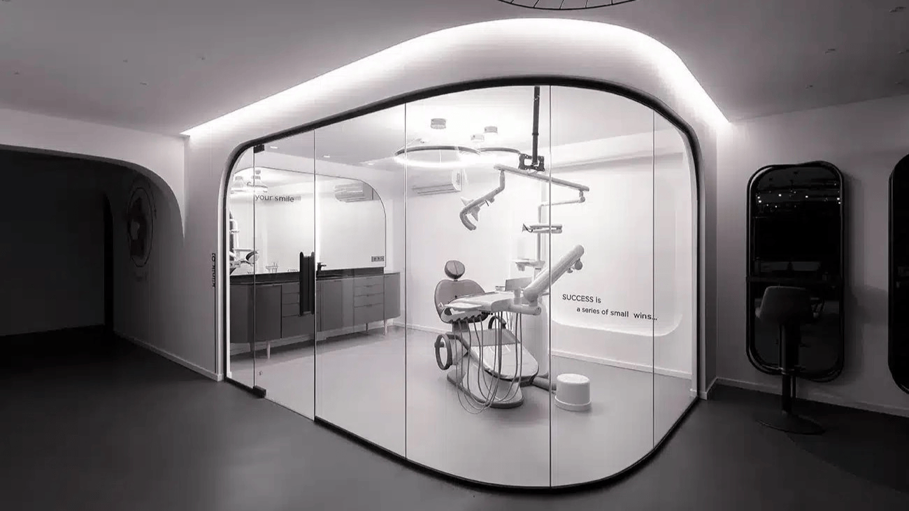 PDLC electrochromic glass : smart partition for privacy and comfort