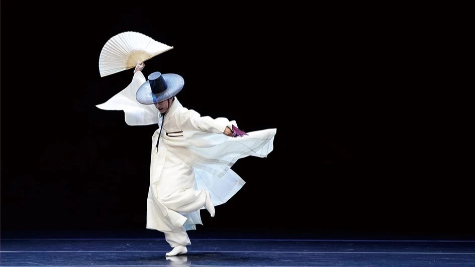 traditional Korean dance cultural performance Seoul Korean heritage silver economy culture K-health