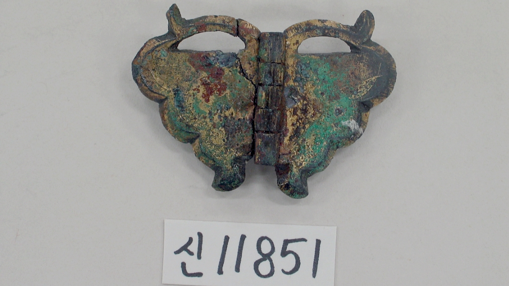 Gilt-bronze butterfly-shaped hinge, Goryeo dynasty - Copper alloy - 5,5 cm