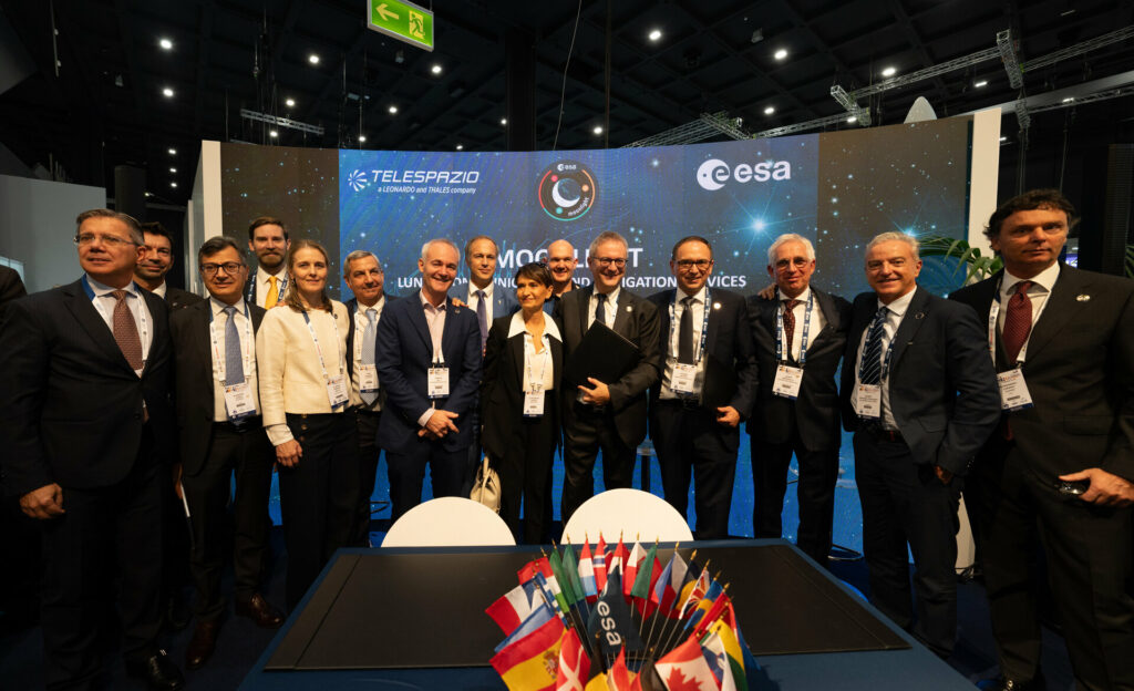Signature de l’initiative Moonlight de l’ESA avec ses partenaires industriels pour soutenir le programme Artemis et l’exploration lunaire